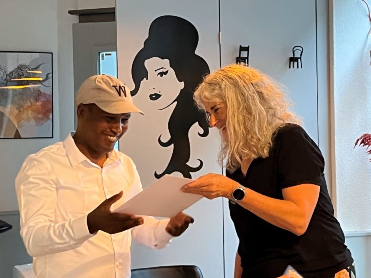 09A94D1D AABF 4669 95B0 37D14FC6FE1B kl